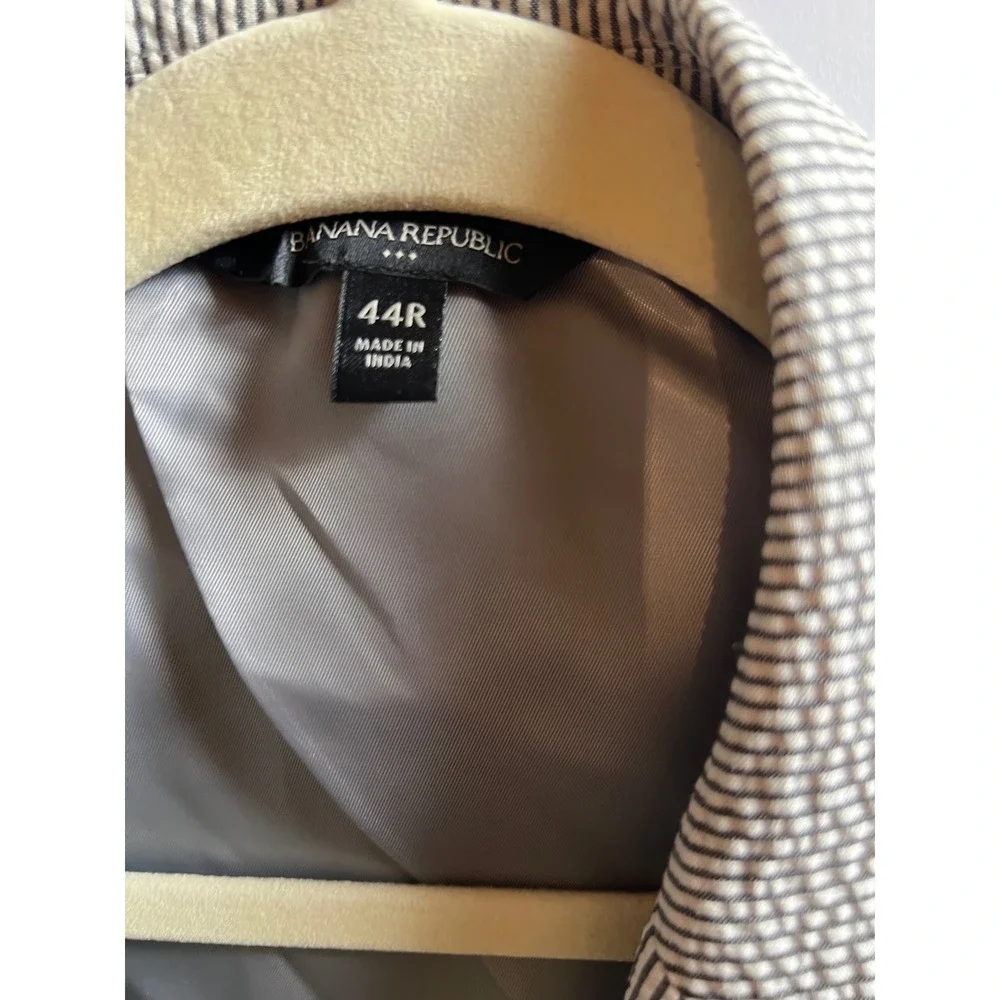 Banana Republic Mens 44R Seersucker Blazer Dark Grey White Striped Sport Coat
